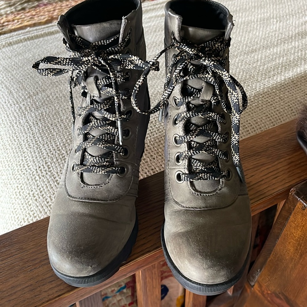 Sorel Boots Lexi Gray size 7